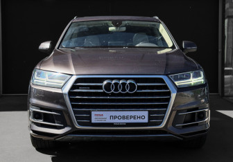 Подержанный автомобиль Audi Q7 2016 года (2 фото)