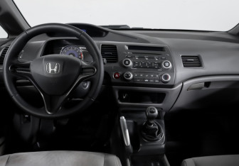 Подержанный автомобиль Honda Civic Sedan 2007 года (12 фото)