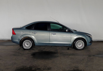 Подержанный автомобиль Ford Focus Sedan 2010 года (8 фото)