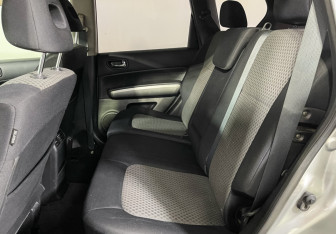 Подержанный автомобиль Nissan X-Trail 2009 года (10 фото)
