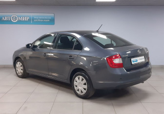 Подержанный автомобиль Skoda Rapid Liftback 2016 года (7 фото)