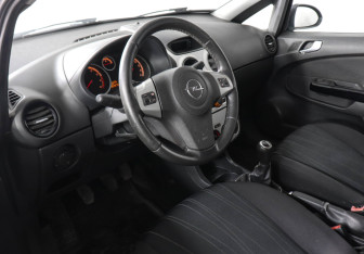 Подержанный автомобиль Opel Corsa 2006 года (5 фото)