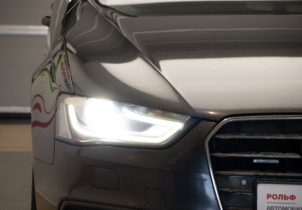 Подержанный автомобиль Audi A4 Sedan 2013 года (34 фото)