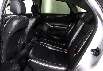 Подержанный автомобиль Ford Mondeo Sedan 2012 года (16 фото)