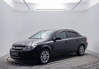 Подержанный автомобиль Opel Astra Sedan 2010 года (1 фото)