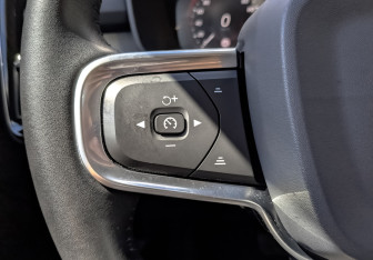 Подержанный автомобиль Volvo XC40 2020 года (26 фото)