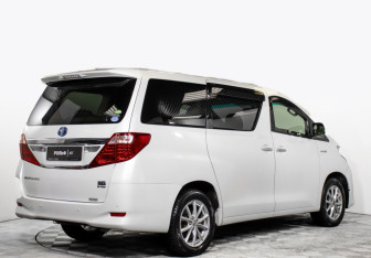 Подержанный автомобиль Toyota Alphard 2013 года (5 фото)