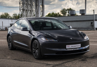 Подержанный автомобиль Tesla Model 3 2025 года (3 фото)