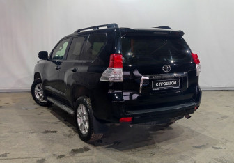 Подержанный автомобиль Toyota Land Cruiser Prado 2013 года (6 фото)