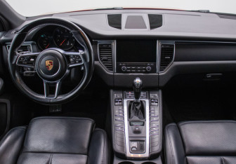 Подержанный автомобиль Porsche Macan 2018 года (13 фото)