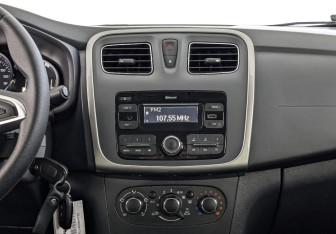 Подержанный автомобиль Renault Logan Sedan 2022 года (17 фото)