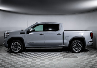 Подержанный автомобиль GMC Sierra 2024 года (8 фото)