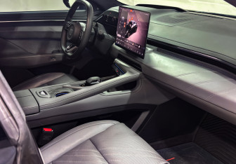 Подержанный автомобиль Zeekr 001 2024 года (16 фото)