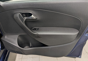 Подержанный автомобиль Volkswagen Polo Sedan 2014 года (18 фото)