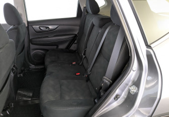 Подержанный автомобиль Nissan X-Trail 2017 года (12 фото)