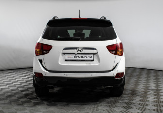 Подержанный автомобиль Hyundai ix55 2011 года (6 фото)