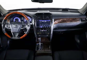 Подержанный автомобиль Toyota Camry Sedan 2017 года (12 фото)