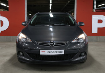Подержанный автомобиль Opel Astra Hatchback 2013 года (2 фото)