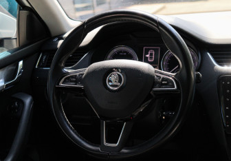 Подержанный автомобиль Skoda Octavia Liftback 2016 года (11 фото)