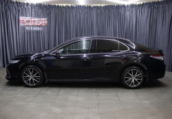 Подержанный автомобиль Toyota Camry Sedan 2021 года (8 фото)
