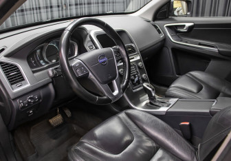 Подержанный автомобиль Volvo XC60 2013 года (16 фото)