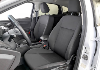 Подержанный автомобиль Ford Focus Hatchback 2018 года (20 фото)