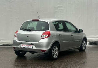 Подержанный автомобиль Renault Clio Hatchback 2009 года (5 фото)