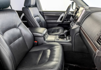 Подержанный автомобиль Toyota Land Cruiser Suv 2019 года (25 фото)