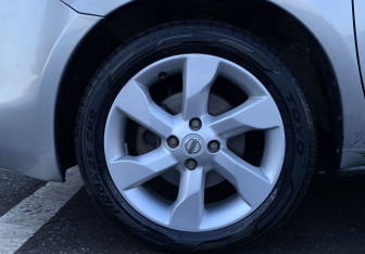 Подержанный автомобиль Nissan Note 2010 года (9 фото)