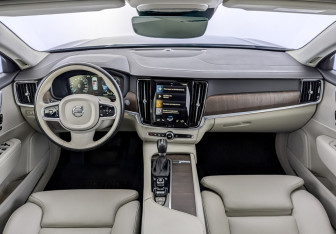 Подержанный автомобиль Volvo S90 2021 года (14 фото)