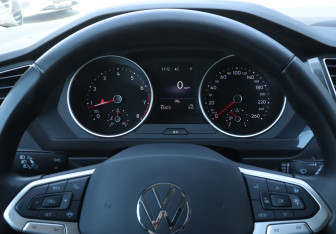 Подержанный автомобиль Volkswagen Tiguan 2021 года (11 фото)