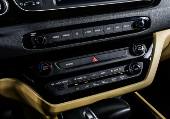 Подержанный автомобиль Kia Carnival 2019 года (12 фото)