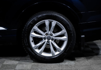 Подержанный автомобиль Audi Q7 2015 года (14 фото)