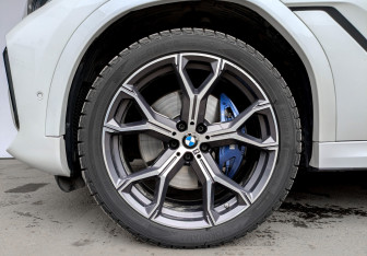 Подержанный автомобиль BMW X6 2022 года (18 фото)