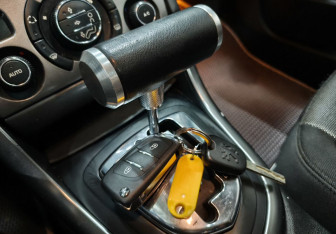 Подержанный автомобиль Peugeot 308 Hatchback 2010 года (15 фото)