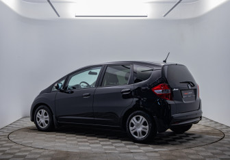 Подержанный автомобиль Honda Jazz 2012 года (7 фото)