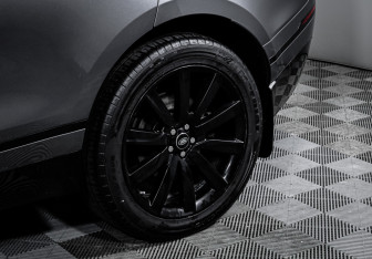 Подержанный автомобиль Land Rover Range Rover Velar 2019 года (15 фото)