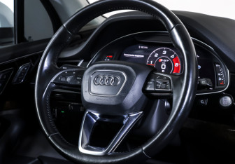 Подержанный автомобиль Audi Q7 2016 года (13 фото)