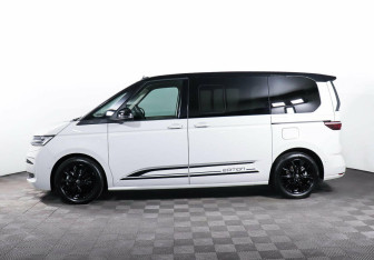 Подержанный автомобиль Volkswagen Multivan 2022 года (3 фото)