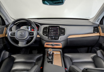 Подержанный автомобиль Volvo XC90 2021 года (14 фото)