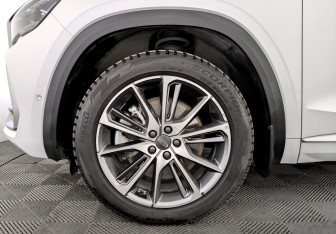 Подержанный автомобиль Geely Monjaro 2023 года (18 фото)