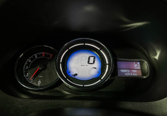 Подержанный автомобиль Renault Fluence 2013 года (11 фото)