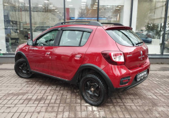 Подержанный автомобиль Renault Sandero 2018 года (6 фото)