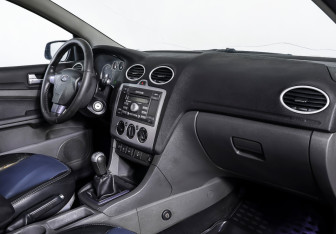 Подержанный автомобиль Ford Focus Sedan 2006 года (11 фото)