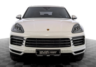 Подержанный автомобиль Porsche Cayenne 2021 года (2 фото)
