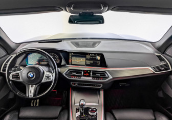Подержанный автомобиль BMW X5 2021 года (14 фото)