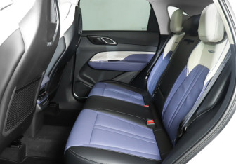 Подержанный автомобиль Hongqi HS3 2024 года (10 фото)