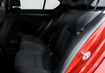 Подержанный автомобиль Skoda Octavia Liftback 2017 года (11 фото)