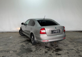 Подержанный автомобиль Skoda Octavia Liftback 2013 года (7 фото)