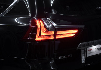 Подержанный автомобиль Lexus LX 2017 года (28 фото)